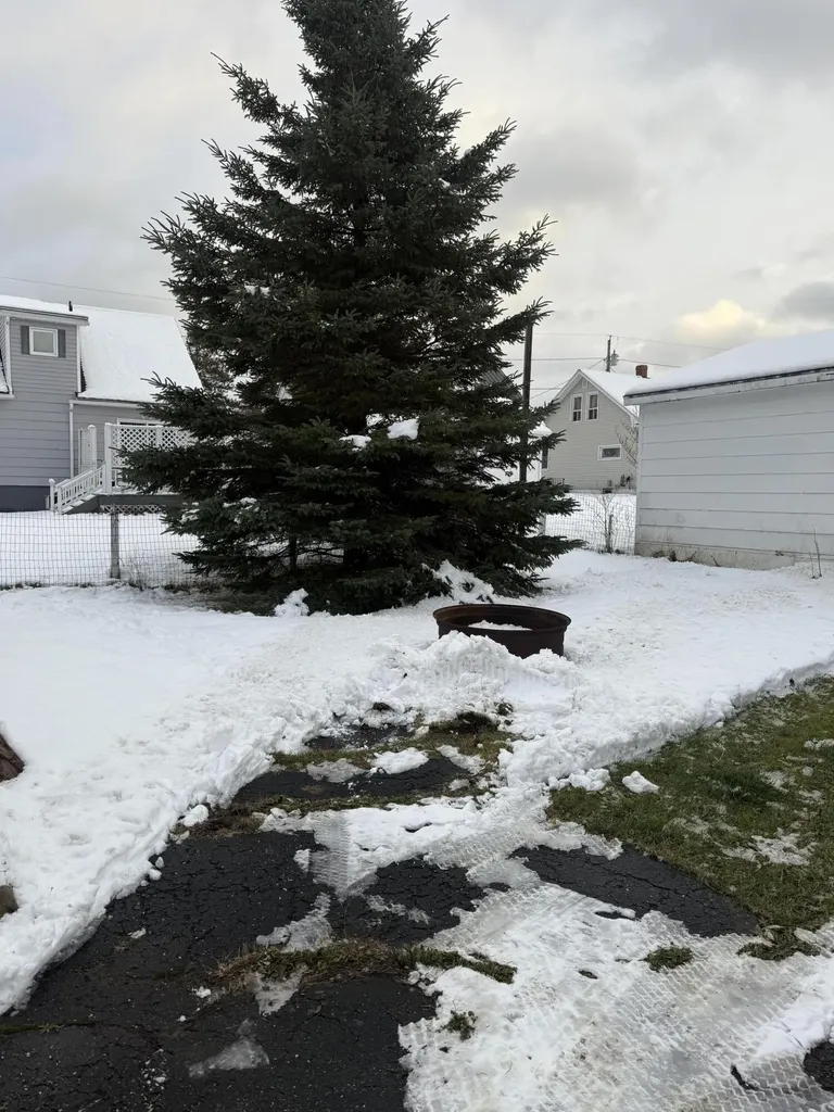 158 Pleasant Avenue Madawaska ME 04756