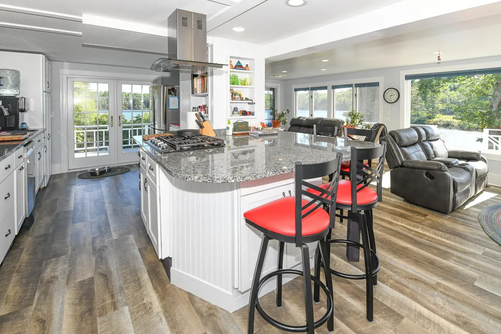 17 Dyvonne Terrace Bridgton ME 04009