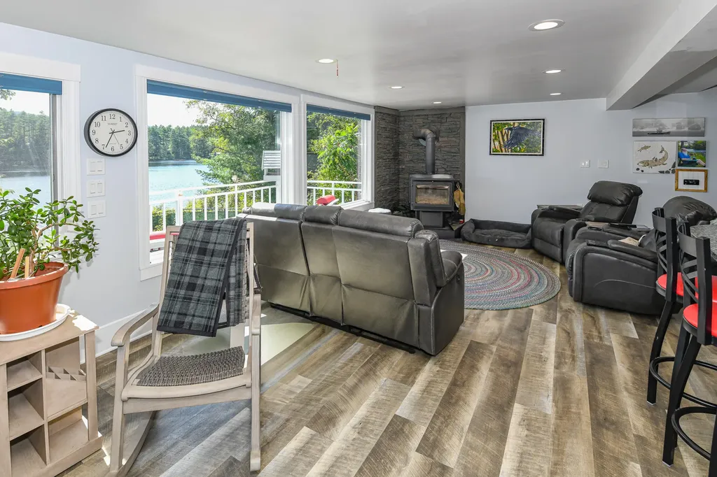 17 Dyvonne Terrace Bridgton ME 04009