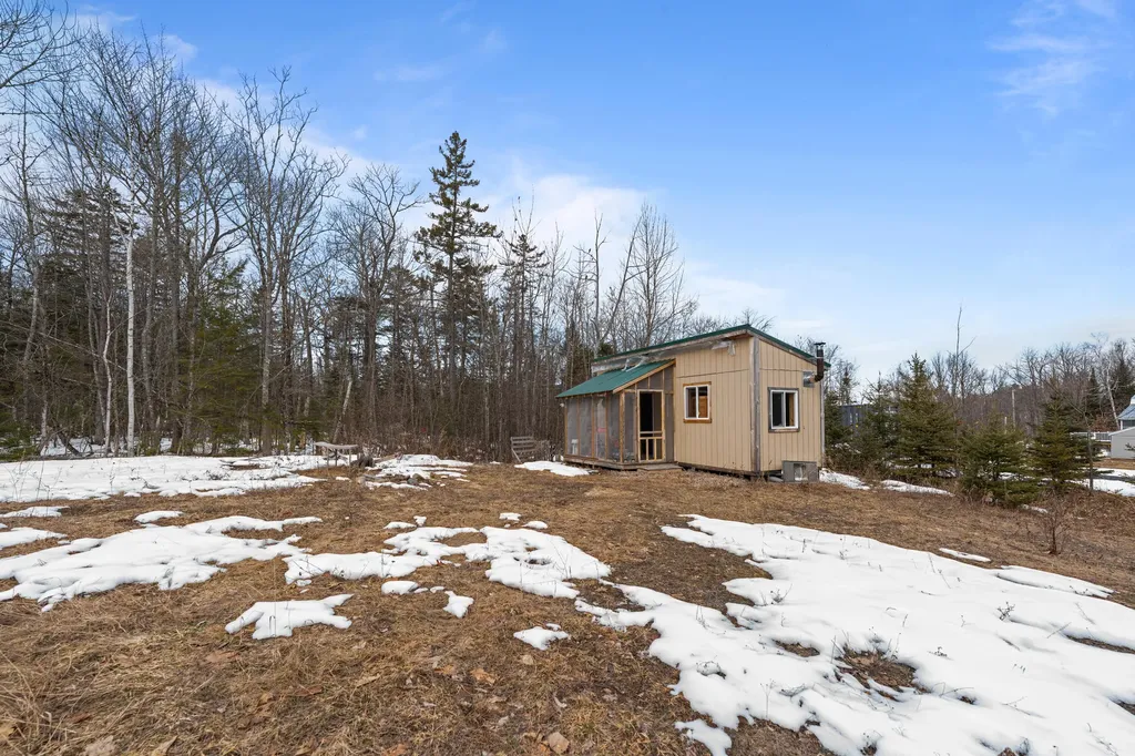 3 New England Road Abbot ME 04406