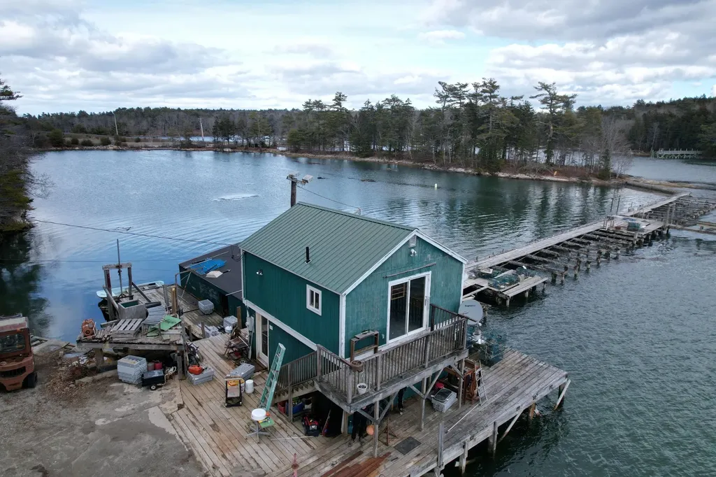 37 Knickerkane Road Boothbay ME 04537
