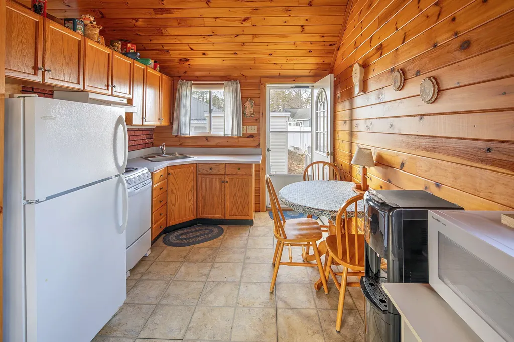 4 Sarah Lane Standish ME 04084