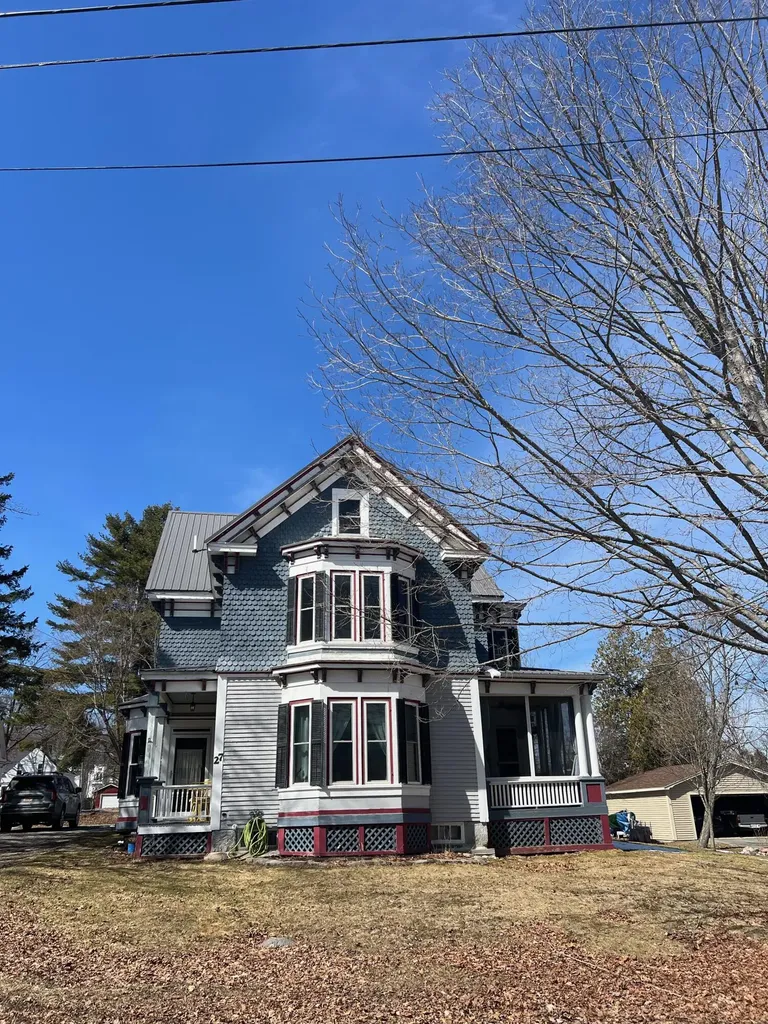 27 Swan Street Calais ME 04619