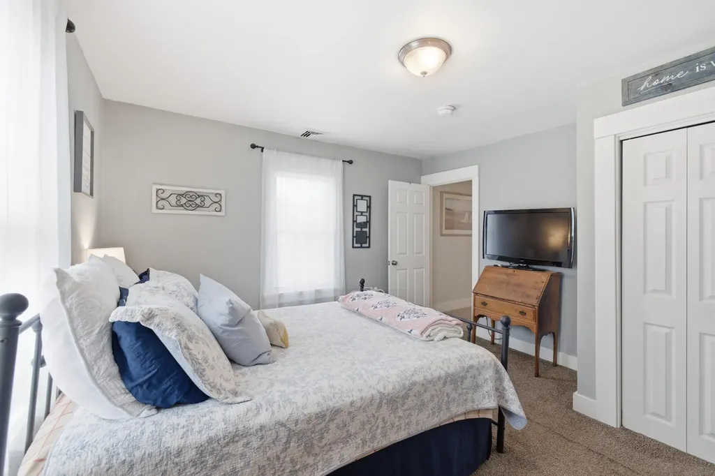 24 Grove Street Kennebunk ME 04043