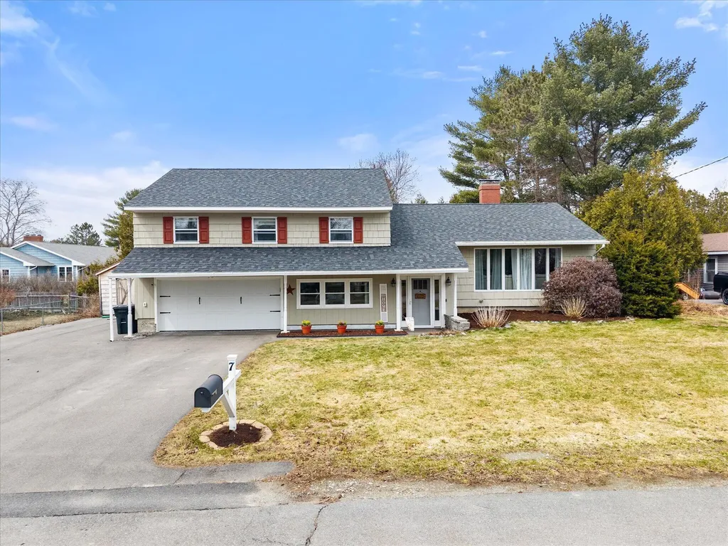 7 Williams Street Hampden ME 04444