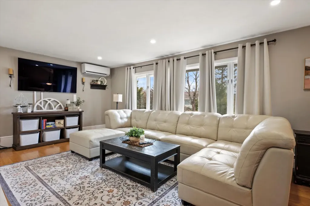 7 Williams Street Hampden ME 04444