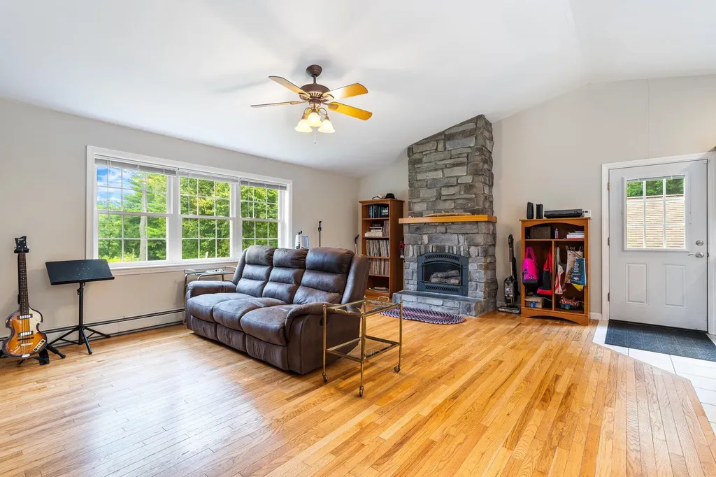 21 Seth's Way West Gardiner ME 04345