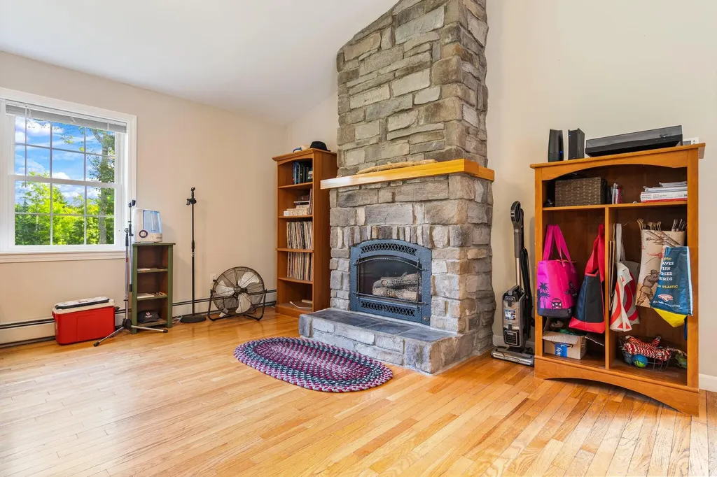 21 Seth's Way West Gardiner ME 04345
