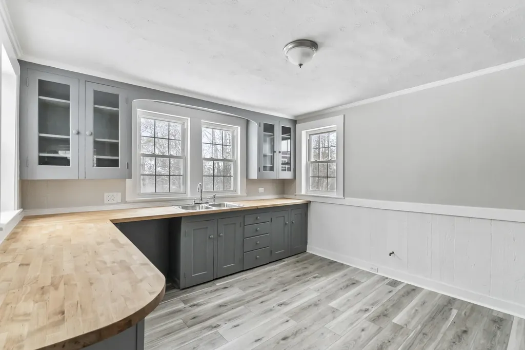 569 Middle Road Dresden ME 04342