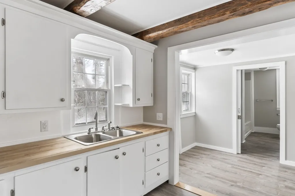 569 Middle Road Dresden ME 04342