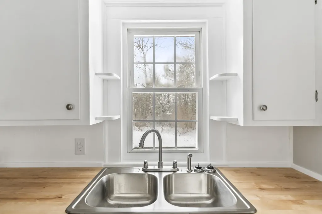569 Middle Road Dresden ME 04342