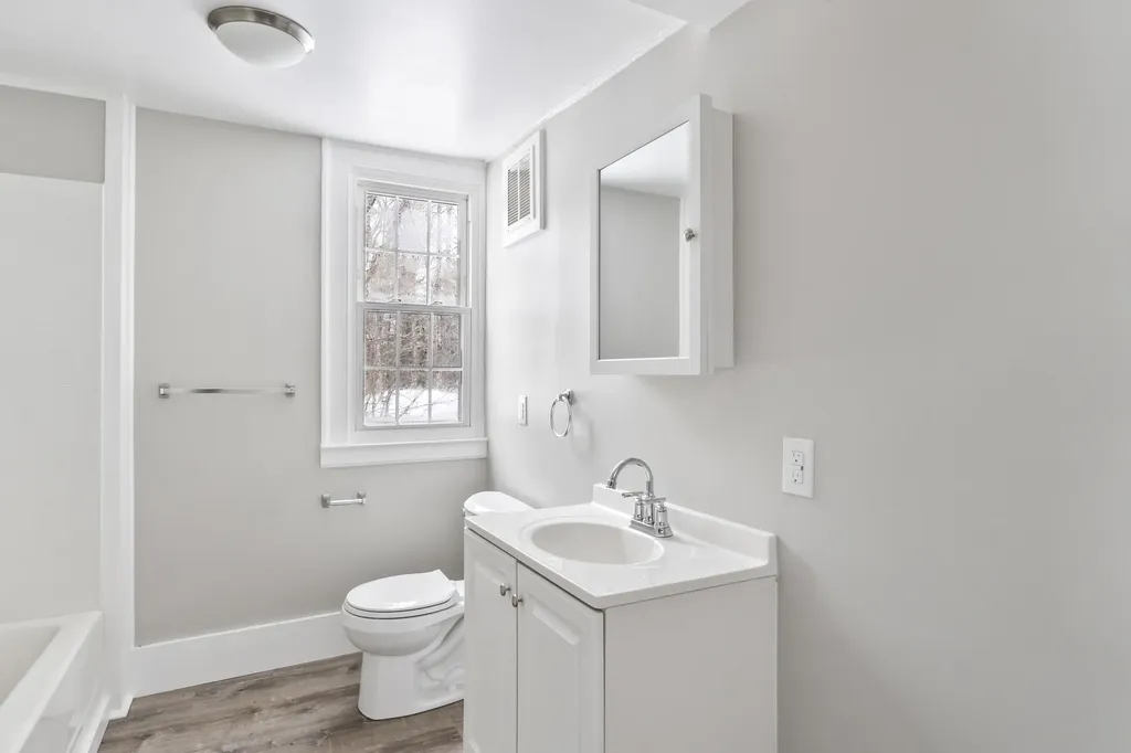 569 Middle Road Dresden ME 04342