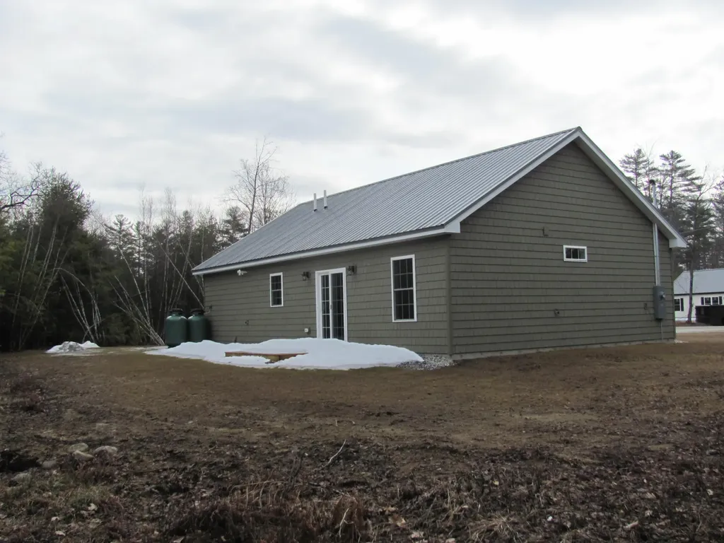 9 Wyatts Way Oxford ME 04270