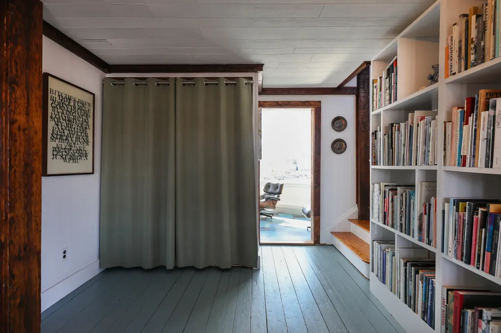 27 Clamshell Alley Vinalhaven ME 04863
