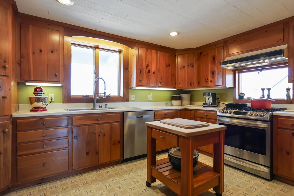27 Clamshell Alley Vinalhaven ME 04863