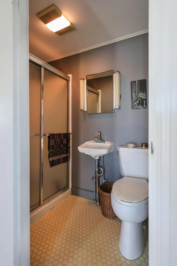 27 Clamshell Alley Vinalhaven ME 04863