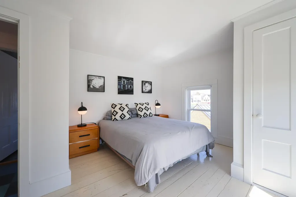 27 Clamshell Alley Vinalhaven ME 04863