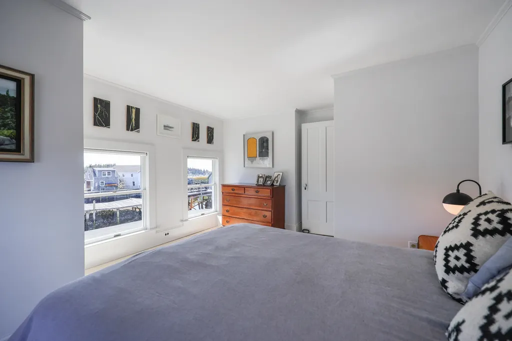 27 Clamshell Alley Vinalhaven ME 04863