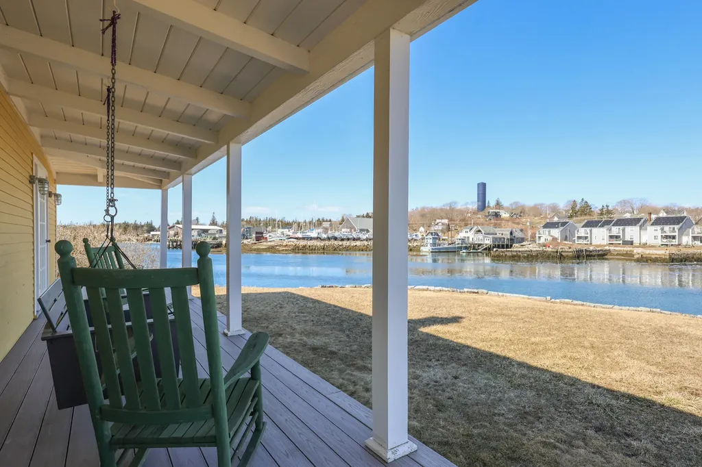 27 Clamshell Alley Vinalhaven ME 04863