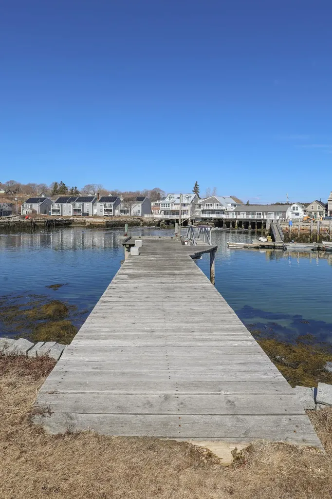 27 Clamshell Alley Vinalhaven ME 04863