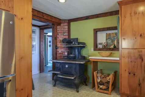 27 Clamshell Alley Vinalhaven ME 04863