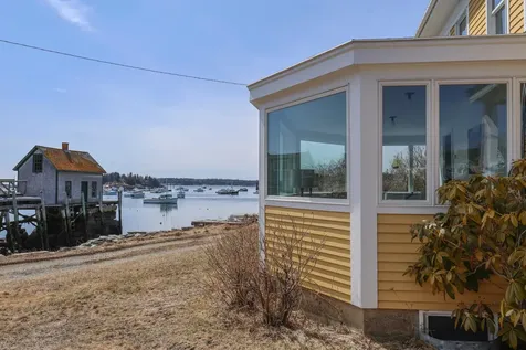 27 Clamshell Alley Vinalhaven ME 04863