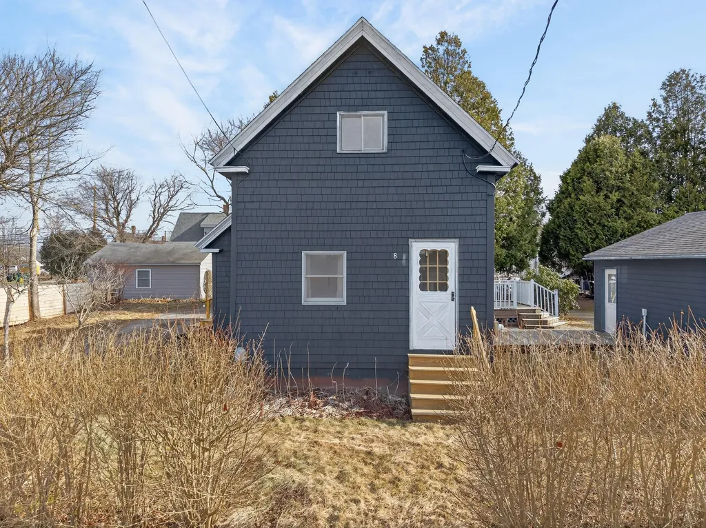 8 Autumn Street Rockland ME 04841