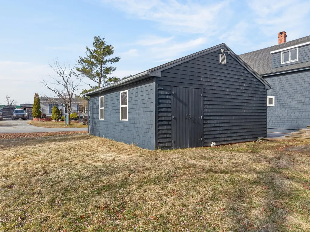 8 Autumn Street Rockland ME 04841