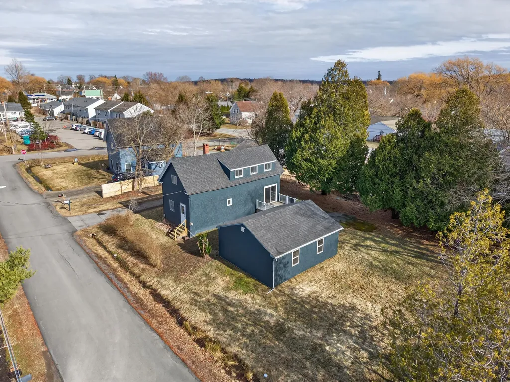8 Autumn Street Rockland ME 04841