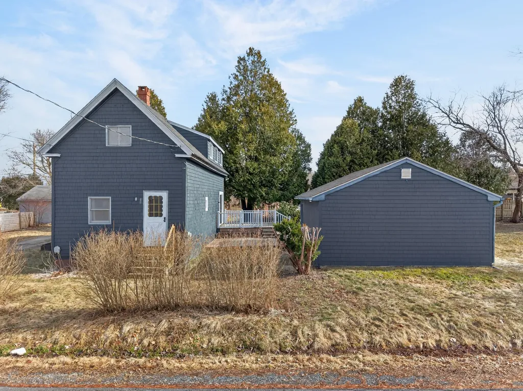 8 Autumn Street Rockland ME 04841