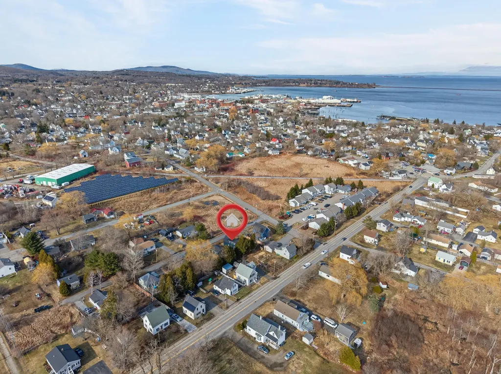 8 Autumn Street Rockland ME 04841