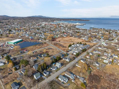8 Autumn Street Rockland ME 04841