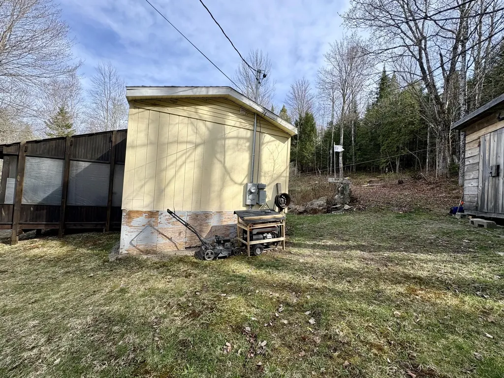 36 Springfield Road Winn ME 04495