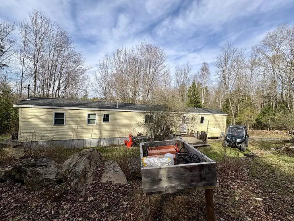 36 Springfield Road Winn ME 04495