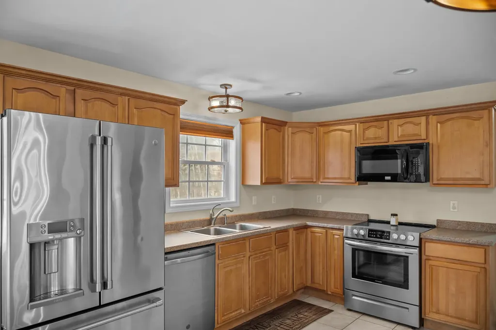 184 King Hill Road Naples ME 04055