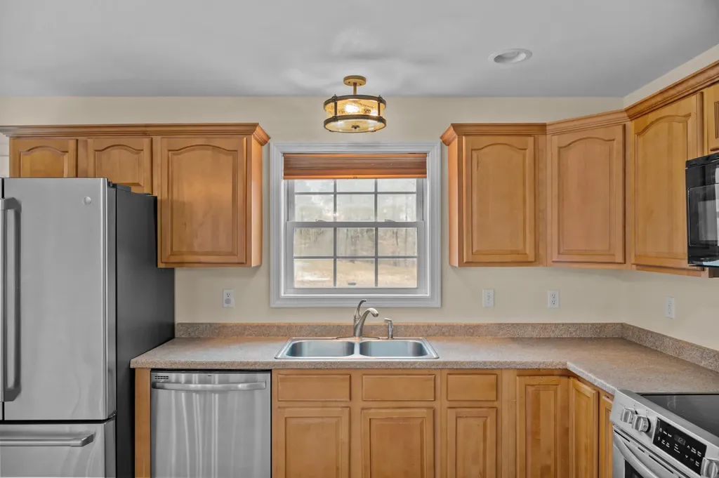 184 King Hill Road Naples ME 04055