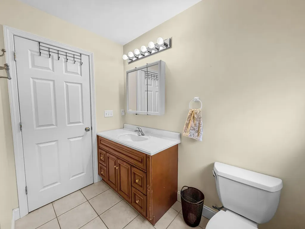 184 King Hill Road Naples ME 04055