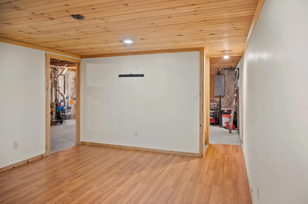184 King Hill Road Naples ME 04055