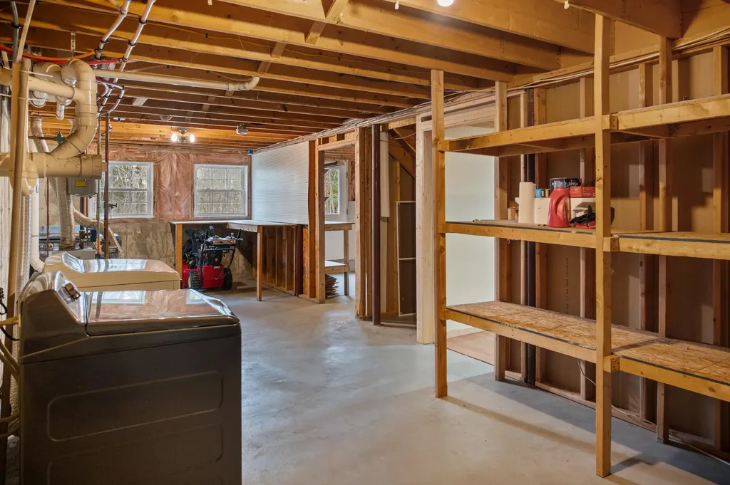 184 King Hill Road Naples ME 04055