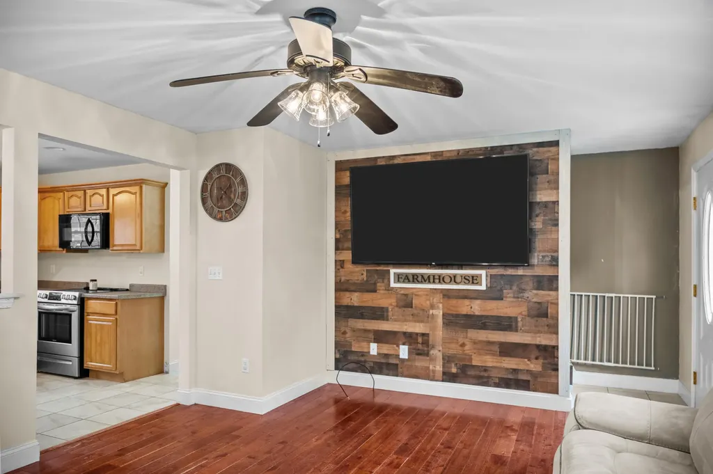 184 King Hill Road Naples ME 04055