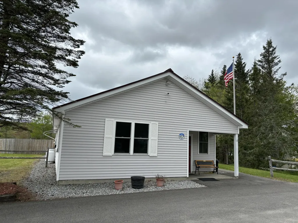 22 Loon Loop Warren ME 04864