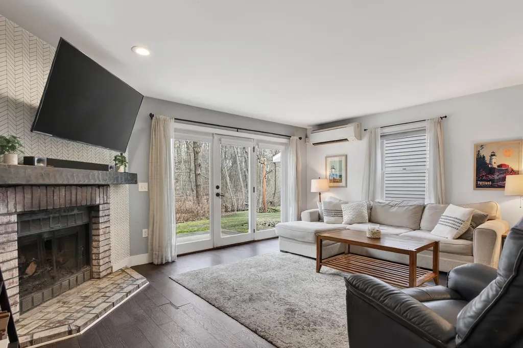 10 Cresfield Terrace Portland ME 04103