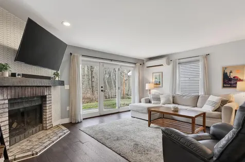 10 Cresfield Terrace Portland ME 04103