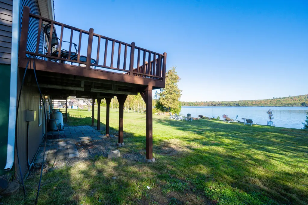24 Autumn Lane Lincoln ME 04457