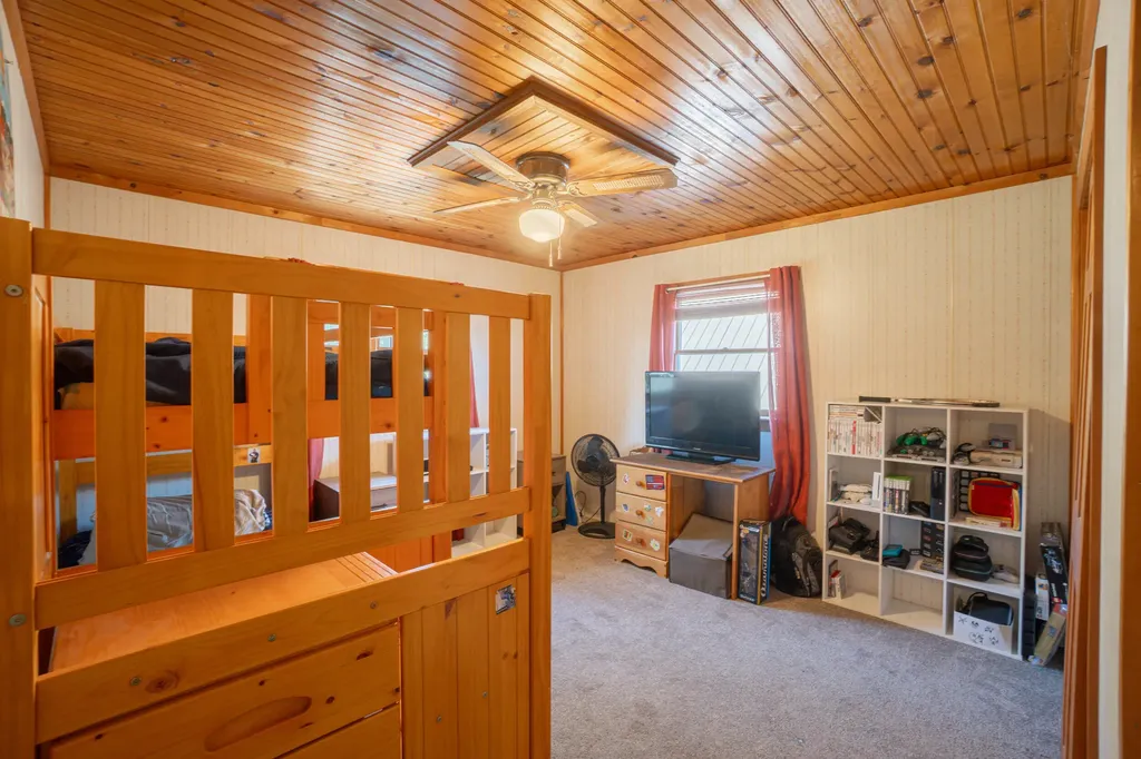 24 Autumn Lane Lincoln ME 04457