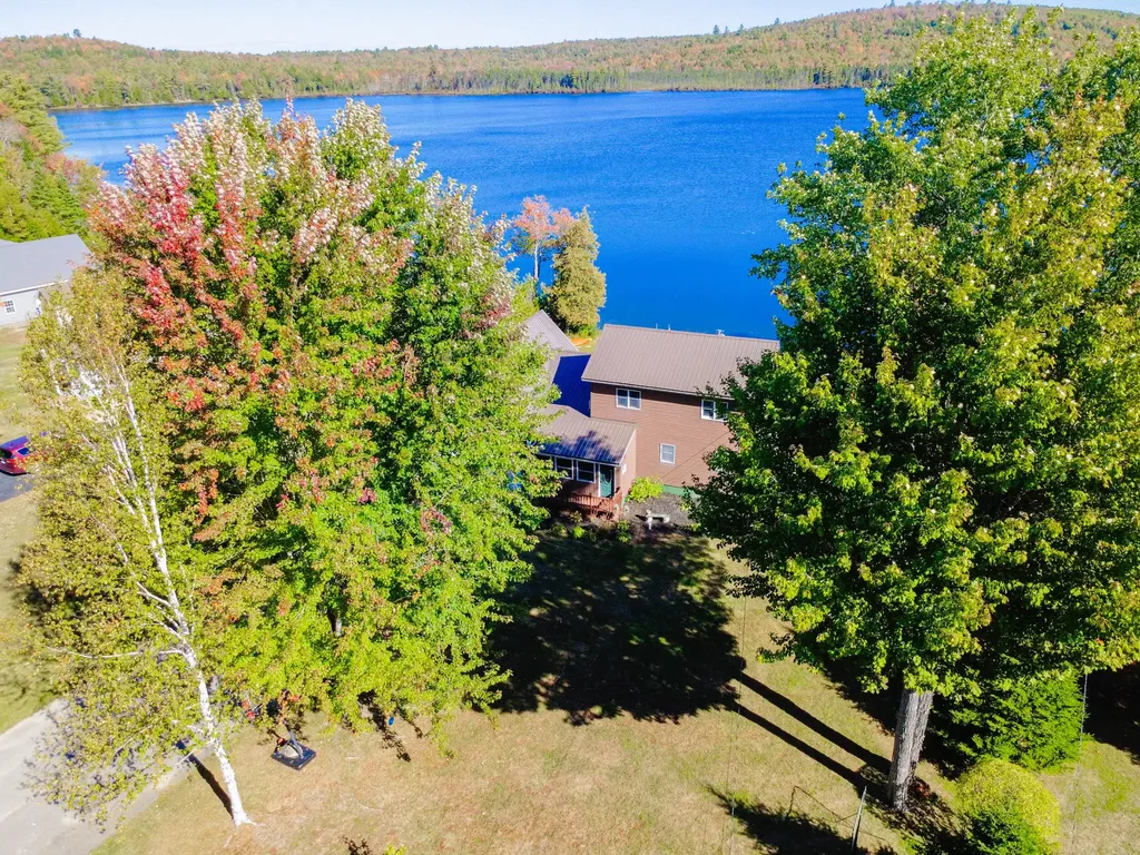 24 Autumn Lane Lincoln ME 04457