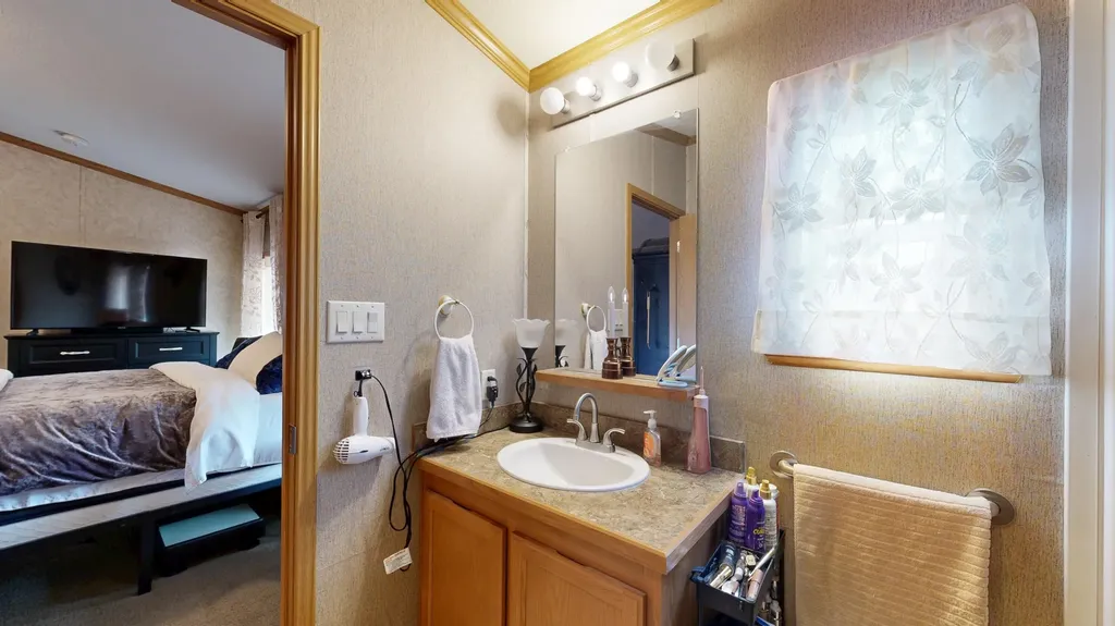 25 Sarah Avenue Lewiston ME 04240