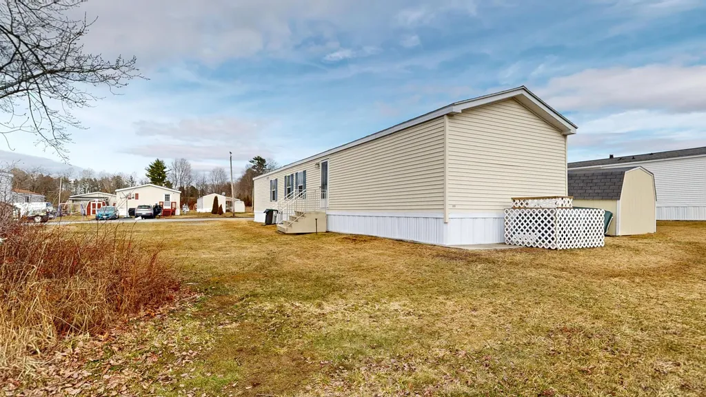 25 Sarah Avenue Lewiston ME 04240