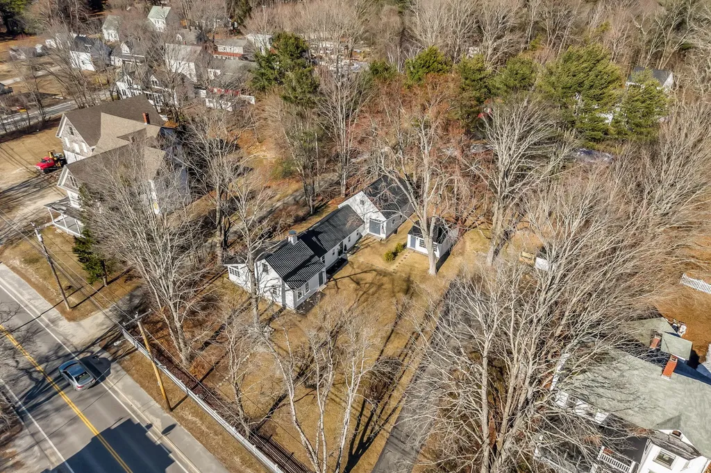 37 Main Street Raymond ME 04071