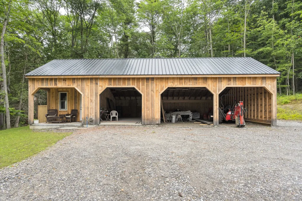 886 Middle Road Dresden ME 04342